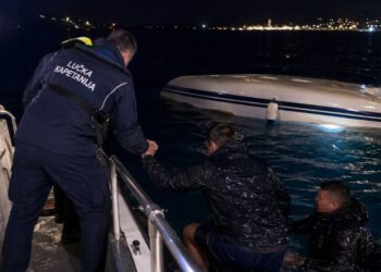 Članovi posade talijanske jedrilice spasili brodolomce sa potopljenog broda kod otoka Lošinja
