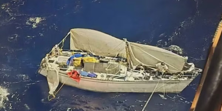 Čovjek koji se mjesec dana nasukao u Tihom oceanu nakon noćne more s jedrilicom otkriva kako je preživio