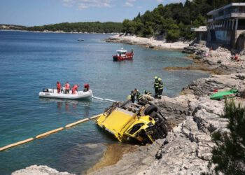 DRAMATIČNO U PULI “Vozač u zadnji trenutak iskočio, kamion preletio preko oca i djeteta koji su se sunčali