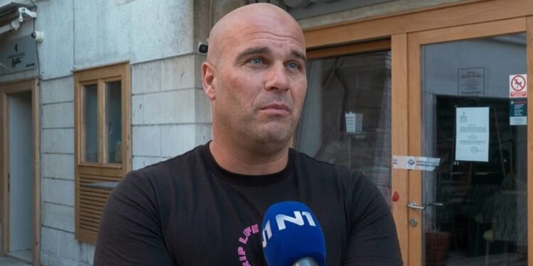Dalmatinski ugostitelj uhićen nakon zatvaranja kafića: Sumnja se da je prijetio poreznim inspektorima