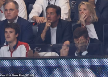 David Beckham suzbija suze i tješi ga supruga Victoria dok Engleska gubi polufinale Svjetskog prvenstva od Argentine