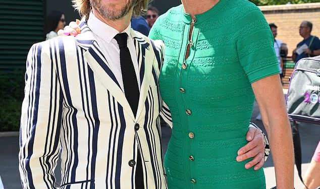 Davina McCall izgleda zaljubljeno sa suprugom Michaelom Douglasom dok predvode zvijezde 13. dana Wimbledona