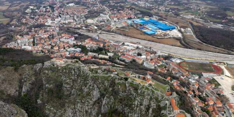 Demografski slom Šibensko-kninske županije: Knin izgubio trećinu stanovnika, Šibenik gotovo 5.500!