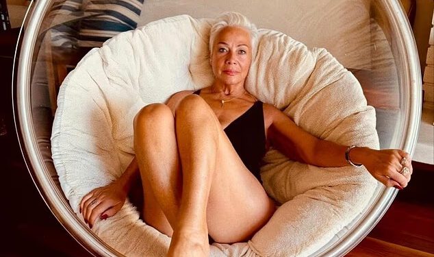 Denise Welch, 68, oduševljava u dubokom crnom kupaćem kostimu u Malibuu dok se opušta nakon ‘najboljeg provoda u životu’ na vjenčanju sina Mattyja Healyja