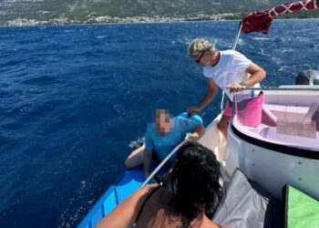 Detalji dramatičnog spašavanja kod Baške Vode, bura ih divlje nosila na pučinu