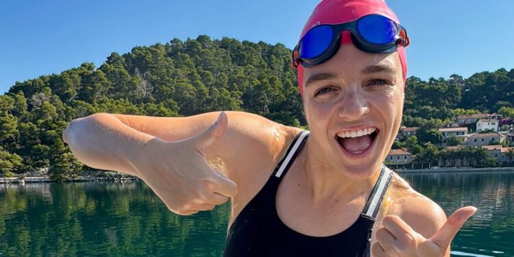 Dina Levačić se pridužila maratonskom plivanju oko Brača