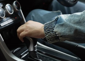 Dr Kawashima iz Brain Training Fame kaže da je vožnja automobila s ručnim pogonom bolja za vaš mozak od vožnje s automatskim