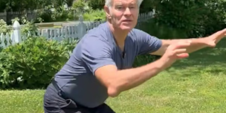 Dr. Oz postaje najnoviji zagovornik MAHA-e koji je objavio bizaran video s vježbanjem: ‘Dodirni WC školjku’