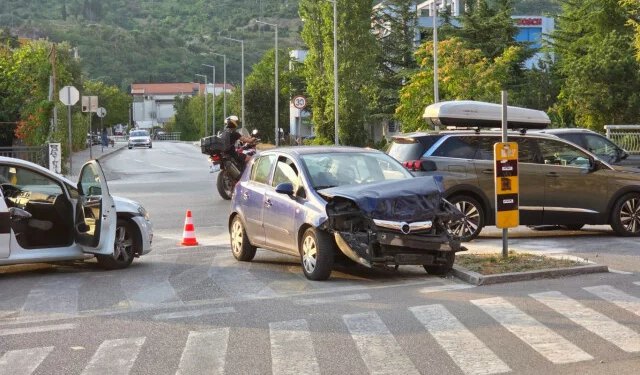 Dvije osobe ozlijeđene u sudaru kod Novog mosta u Mostaru