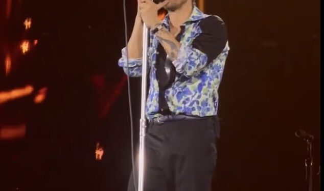 Emotivni Harry Styles završava svoju rekordnu 12-večernju rezidenciju na Wembleyu uz posvetu One Directionu dok roditelji Liama Paynea to gledaju