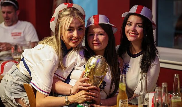 Engleski navijači žale se da BBC iPlayer ‘stalno pada’ tijekom okršaja Tri lava na Svjetskom prvenstvu s Meksikom – ostavljajući ih da čuju navijanje iz pubova prije nego što su postignuti golovi!