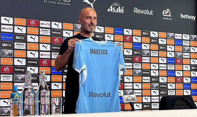 Enzo Maresca ima za cilj slabo prikriveno iskopavanje Chelseaja na svojoj prvoj tiskovnoj konferenciji kao menadžer Man Cityja – sa ‘sretnim’ talijanskim šefom koji se vraća na Etihad kako bi naslijedio bivšeg mentora Pepa Guardiolu
