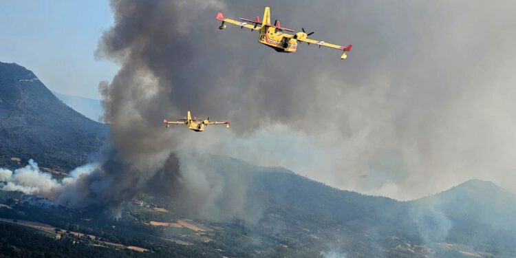 FOTO Ovo su snimke gašenja fancuskih požara iz hrvatskih kanadera