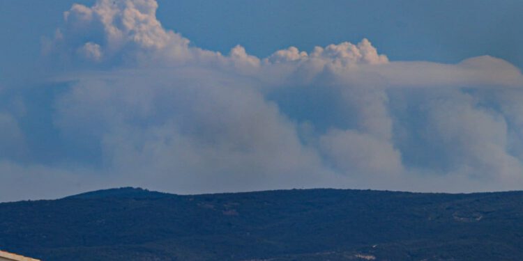 FOTO Požar na Korčuli vidi se iz Podstrane
