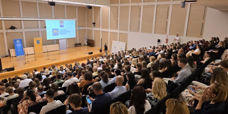 FOTO Splitsko-dalmatinska županija nagradila 85 najboljih učenika i mentora za državne i međunarodne uspjehe