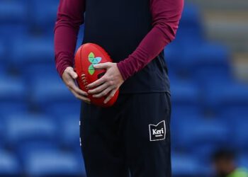 Footy stručnjak kaže da novčane nevolje u braku Lachieja Nealea znače da će vjerojatno krenuti u Melbourne – umjesto da ide u Perth kako bi bio sa svojom djecom
