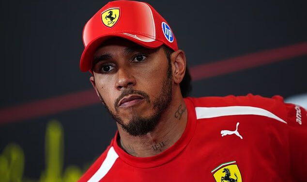 Frustrirani Lewis Hamilton dobio je kaznu od tri mjesta u još jednom udarcu za Ferrarijevu zvijezdu nakon što mu je pole position preoteo britanski rival Lando Norris