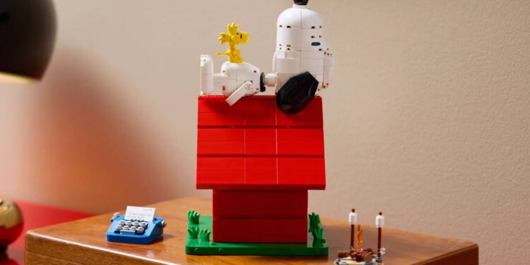 Gradimo LEGO Ideje Peanuts: Snoopyjeva kućica za pse