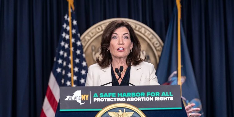 Hochul kaže da bi Stefanik bio čvršći od Blakemana 2026