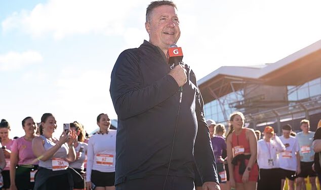 INTERVJU S DAVIDOM CROFTOM: Kultni komentator F1 priprema se za obilježavanje svoje 400. Grand Prix na Silverstoneu – i daje svoj sud o tome može li Lewis Hamilton osvojiti rekordni osmi naslov vozača