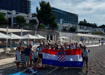 ISKRCALI SE IZ BRODICE Miletić opet prerezao lokot na plaži: “Desant na Costabellu”