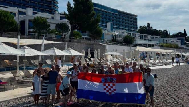 ISKRCALI SE IZ BRODICE Miletić opet prerezao lokot na plaži: “Desant na Costabellu”