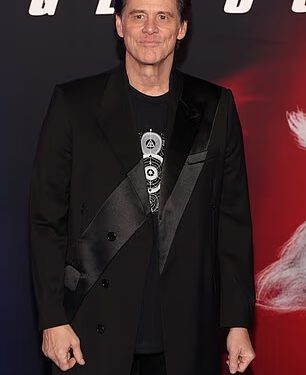 Jim Carrey prekida šutnju o smrti redatelja Maske Chucka Russella u 74. godini dok razmišlja o utjecaju redatelja na njegovu karijeru
