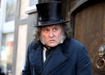 Johnny Depp upoznaje obožavatelje kao Ebenezer Scrooge, dok izlazi prvi trailer za njegov veliki povratak u Hollywood