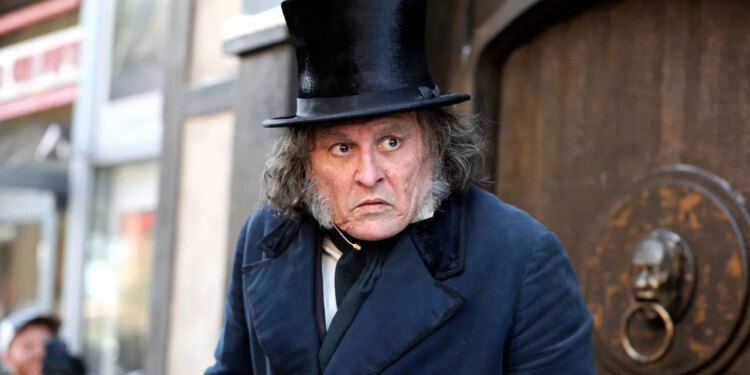 Johnny Depp upoznaje obožavatelje kao Ebenezer Scrooge, dok izlazi prvi trailer za njegov veliki povratak u Hollywood