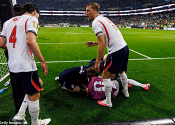 Jordan Henderson ‘potpuno je smrskao podlakticu’ u čudnoj nesreći na terenu u Meksiku: tata engleske zvijezde otkriva nove detalje – i kako su njegovi strahovi rasli gledajući na TV-u
