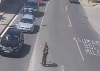 KAOS NA BRAČU Na terenu policajci jer promet je toliko gust!
