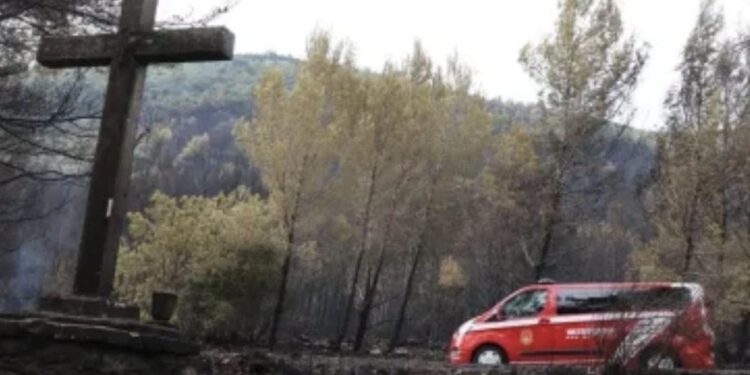 KORČULA JOŠ GORI Kanaderi gase požar, dva vatrogasca su ozlijeđena, dežuraju i u zračnoj luci