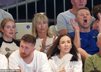 Kate, Gerry i Amelie McCann ponosno gledaju dok sin Sean pliva na Igrama Commonwealtha gotovo dva desetljeća nakon što je njegova sestra Madeleine nestala