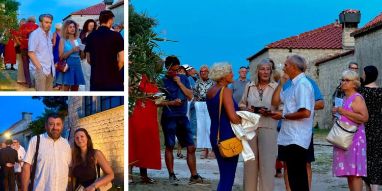Kazališna večer pod zvijezdama okupila brojne uzvanike u Kaštilcu, pogledajte tko je sve stigao na Držićev “Skup”