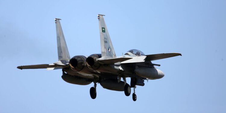 Koalicija predvođena Saudijskom Arabijom bombardirala jemensku luku (VIDEO) — RT World News