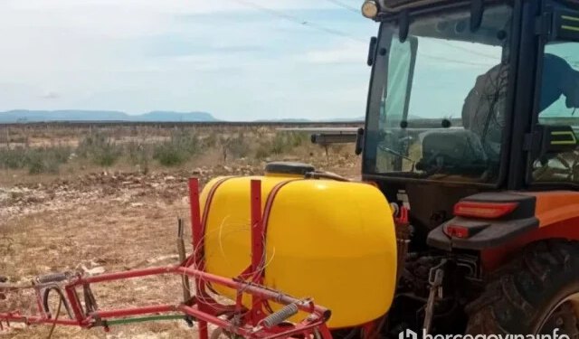 Kod Mostara lovočuvar zatekao traktor kako prska travu i korov oko solarnih panela