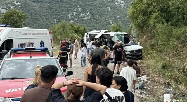 Kombi sletio s ceste kod Kotora: Jedna osoba poginula, 17 ozlijeđenih