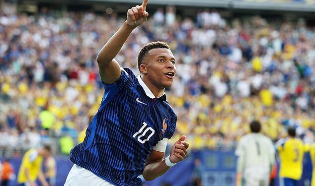 Kylian Mbappe za petama je Lionelu Messiju dok je senzacija Francuske zabijala dvaput u 3-0 pobjedi nad Švedskom i zaostala za sjajnom Argentinom na ljestvici golova na Svjetskom prvenstvu