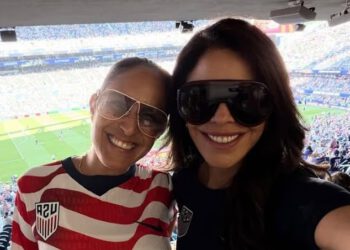 Lauren Sanchez dijeli nasmiješene selfije dok se ona i suprug Jeff Bezos pridružuju američkim navijačima na utakmici Svjetskog prvenstva