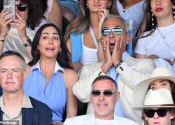 Lauren Silverman i prijatelj Bruno Tonioli priredili su vrlo animirani prikaz na Wimbledonu dok slavne osobe i kraljevska kutija sportskih superzvijezda uživaju sedmog dana