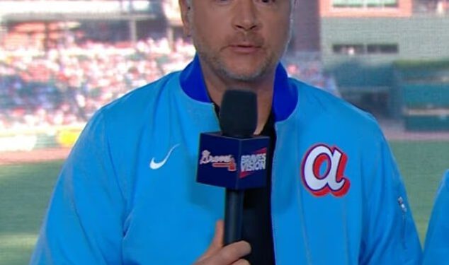 MLB spiker s kontroverznom prošlošću postao je viralan zbog nespretnog komentara utrke uživo na TV prijenosu