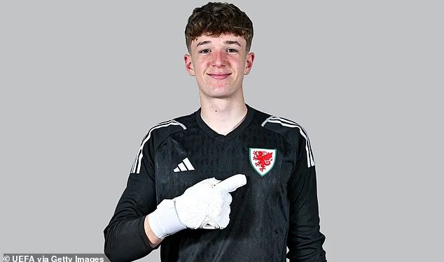 Man United traži golmana Swanseaja, Leeds povećava ponudu za Shea Charlesa na 23 milijuna funti plus dodaci, Bournemouth finalizira ugovor vrijedan 21 milijun funti za napadača Elchea… a Hayden Hackney poručuje navijačima Evertona da ‘očekuju od mene svašta pomalo’: PROZOR