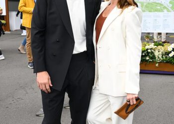 Mel C se udala! Sporty Spice, 52, vjenčala se sa svojim dečkom modelom Chrisom Dingwallom na ‘savršenoj’ seoskoj ceremoniji u prekrasnoj haljini koju je dizajnirala njezina prijateljica Victoria Beckham