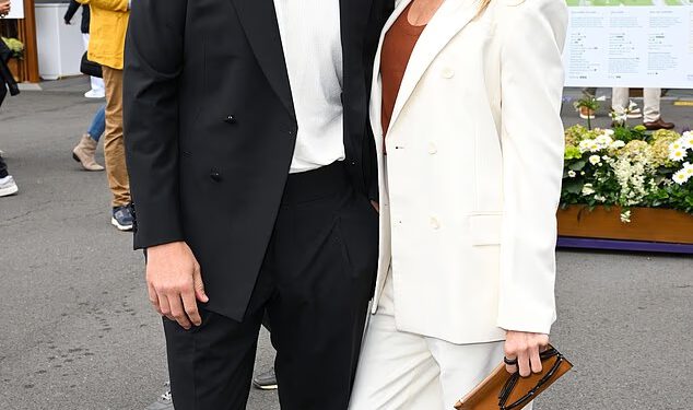 Mel C se udala! Sporty Spice, 52, vjenčala se sa svojim dečkom modelom Chrisom Dingwallom na ‘savršenoj’ seoskoj ceremoniji u prekrasnoj haljini koju je dizajnirala njezina prijateljica Victoria Beckham