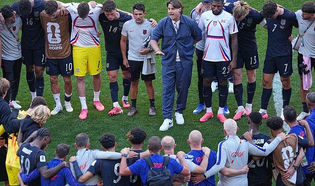 Misterij se vrti u kampu Svjetskog kupa u SAD-u dok je FIFA tiho suspendirala dva visoka dužnosnika momčadi nakon Trumpove intervencije Folarina Baloguna