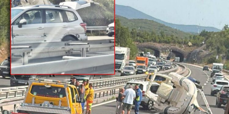 Na autocesti se prevrnuo brod, promet na udarnim pravcima usporen!