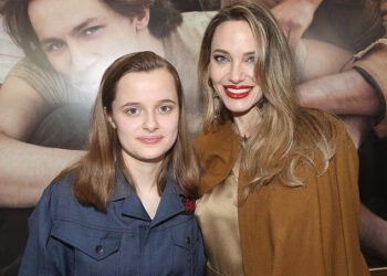Najmlađa kći Brada Pitta i Angeline Jolie, 18-godišnja Vivienne, podsjeća na prezime glumca DROP dok se pridružuje starijoj braći i sestrama u odbacivanju oskarovca