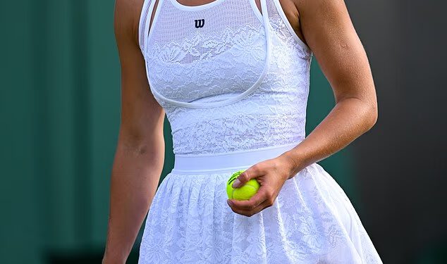 Najmodernija igračica Wimbledona: Obožavatelji divljaju za Martom Kostyuk dok ukrajinska zvijezda oblači haljinu inspiriranu vjenčanicom za svoj ‘prvi ples’
