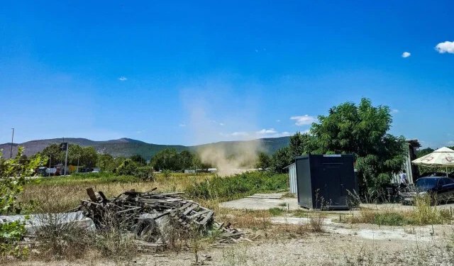 Neobičan prizor kod Čapljine: U Tasovčićima snimljen prašinski vrtlog