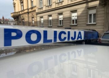 Nepoznati počinitelj 72-godišnjakinji ukrao torbicu, policija traga za njim